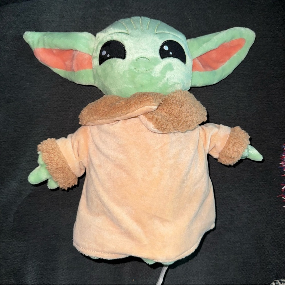 Baby Yoda “ The Child” Plush NWOT # 0800